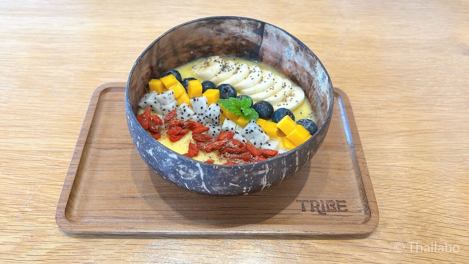 Tribe Cafe Pattayaのフルーツボウル
